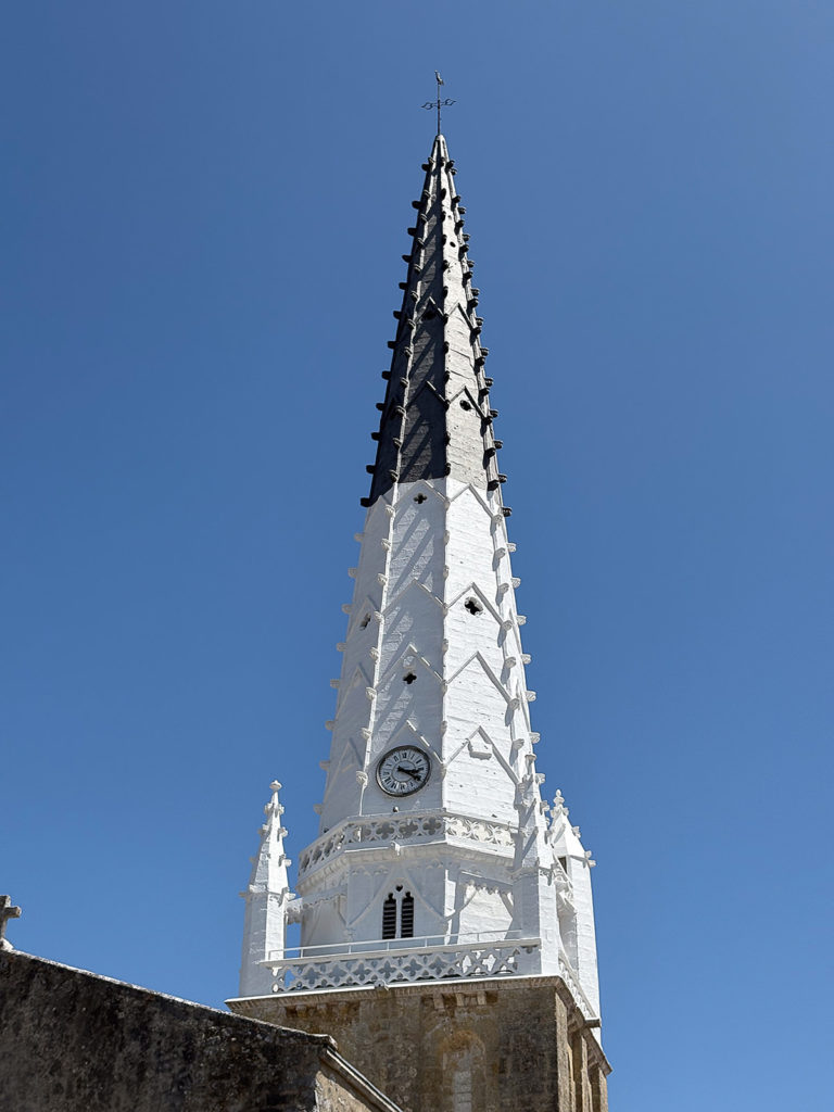Église Saint Étienne sur l'île de Ré dans le petit village d'Ars en Ré