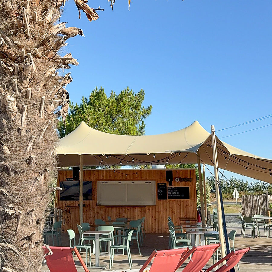 Espace bar et détente du camping Les Dunes