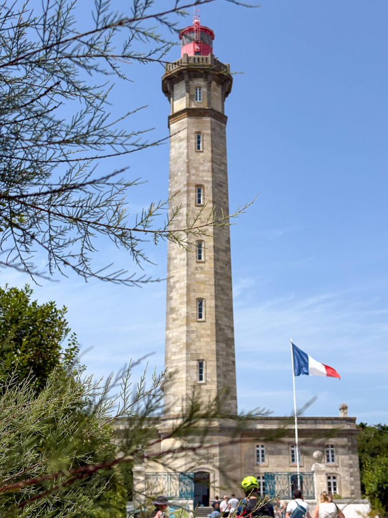 Phare des Baleines vu depuis le sol sur l'Île de Ré